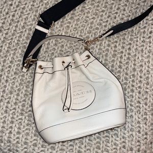 COACH BUCKET BAG W/ CROSSBODY STRAP